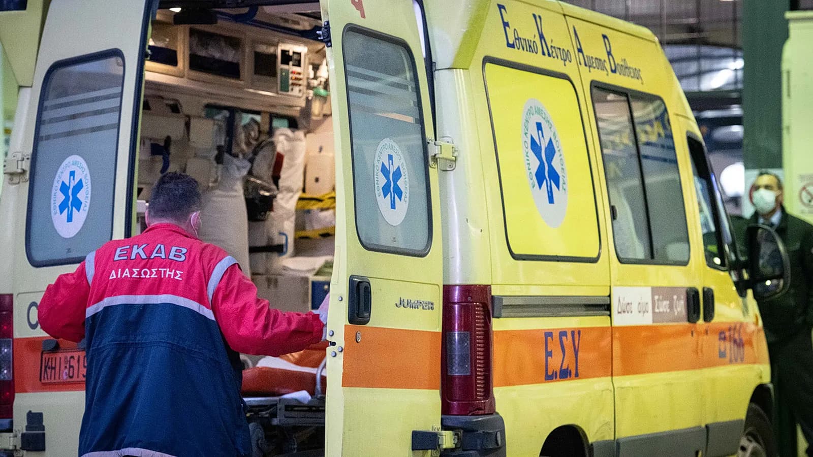 Σοβαρό τροχαίο στη Λεωφόρο Μαρκοπούλου με δύο τραυματίες