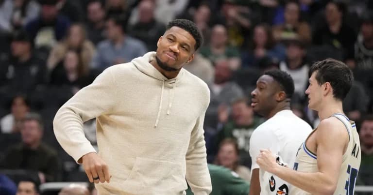 Ο Αντετοκούνμπο αποχαιρετά την πιο δύσκολη σεζόν του