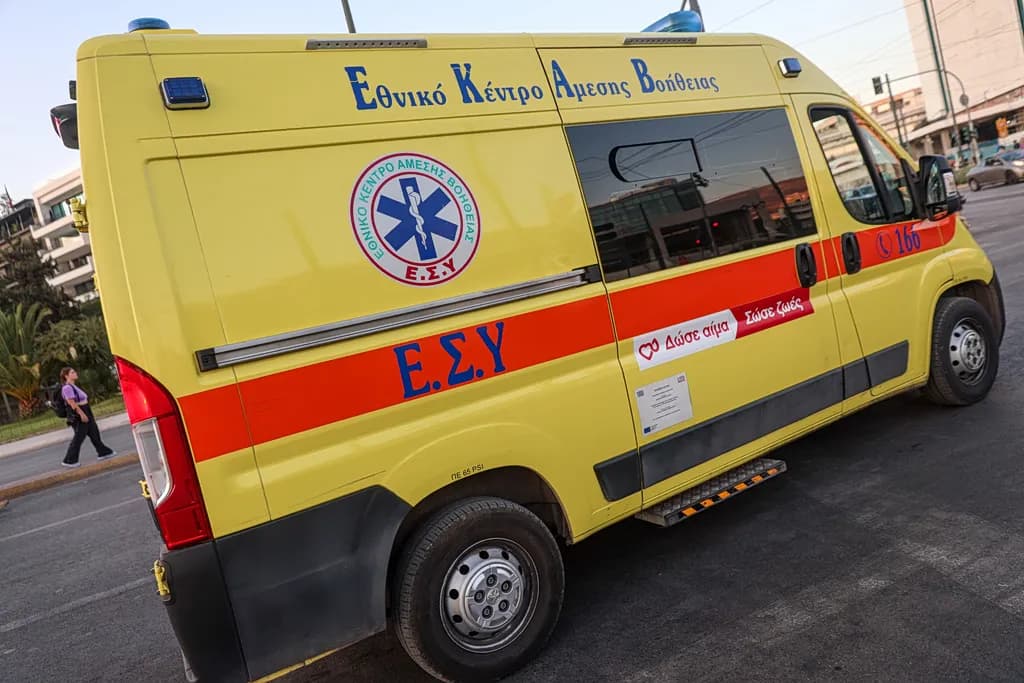 Φορτηγό ανατράπηκε στη Λεωφόρο Βουλιαγμένης