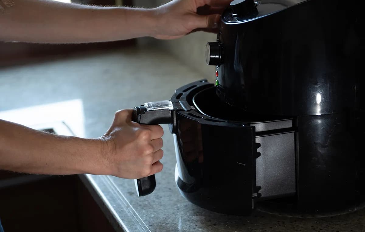 Η τέλεια τυρόπιτα στο air fryer: το μυστικό του τραγανού φύλλου