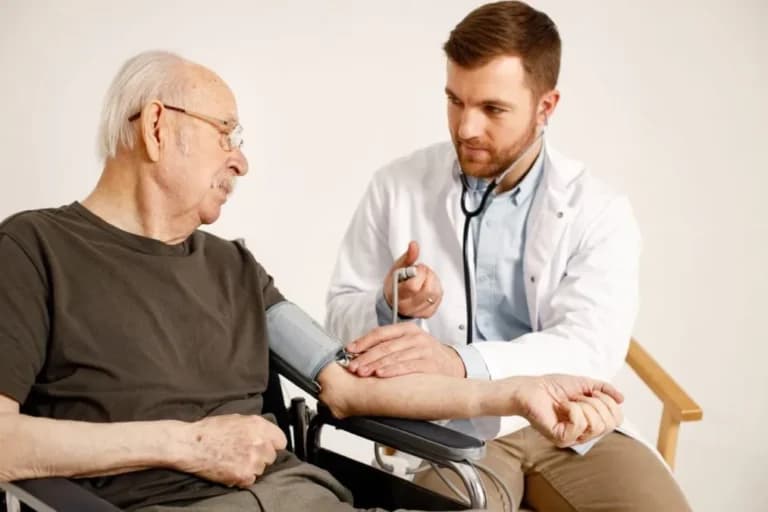 Οι 5 συνήθειες που επιταχύνουν τη γήρανση σύμφωνα με γιατρό