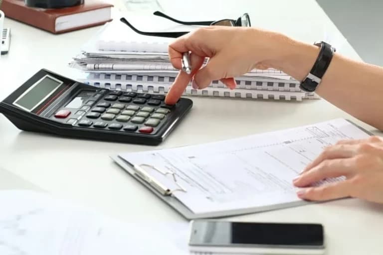 Οι φορολογικές δηλώσεις 2026: Ποιοι πληρώνουν και ποιοι παίρνουν