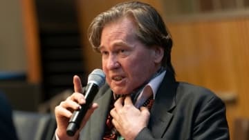 Ο Βαλ Κίλμερ επιστρέφει με AI στο «As Deep as the Grave»