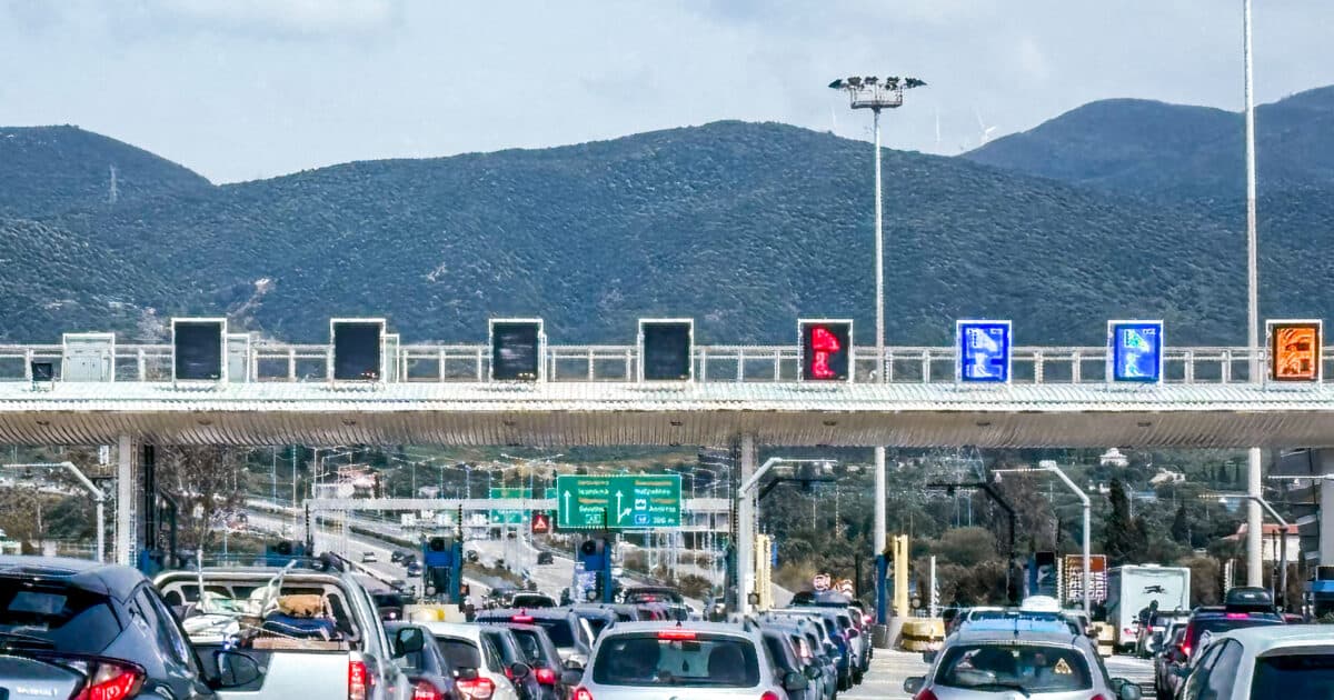 Βομβαρδισμός στην Αττική: Η επιστροφή των εκδρομέων της Τρίτης του Πάσχα