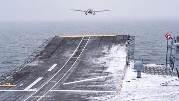 Οι παγκόσμιες στρατιωτικές δαπάνες αγγίζουν τα 2,9 τρισ.