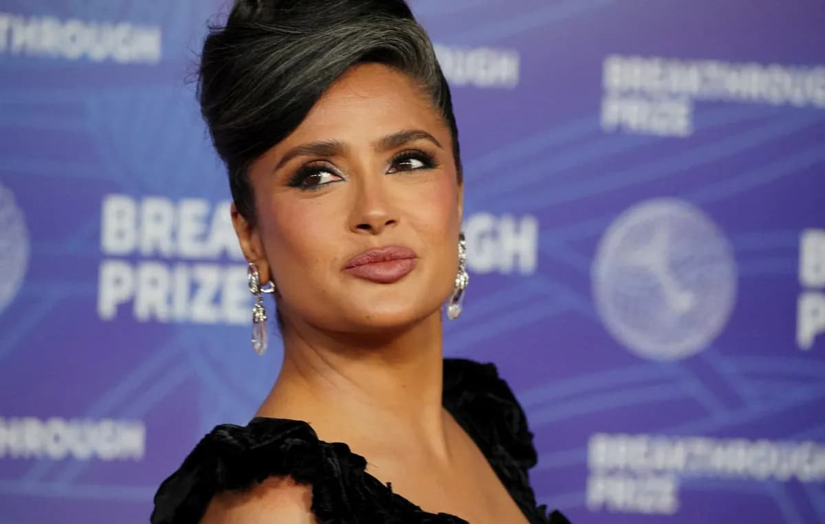 Η Salma Hayek επιλέγει τα φυσικά γκρίζα μαλλιά στα Breakthrough Prize