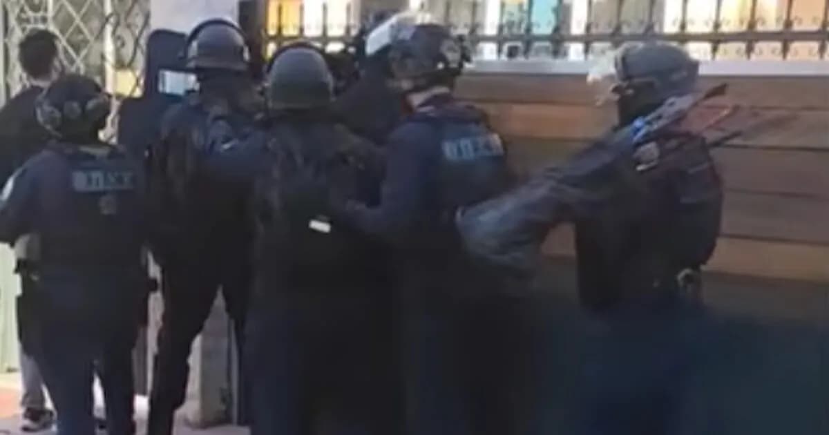 Η ΕΛΑΣ συνέλαβε 5 άτομα σε επιχείρηση στο Μενίδι και τις Αχαρνές