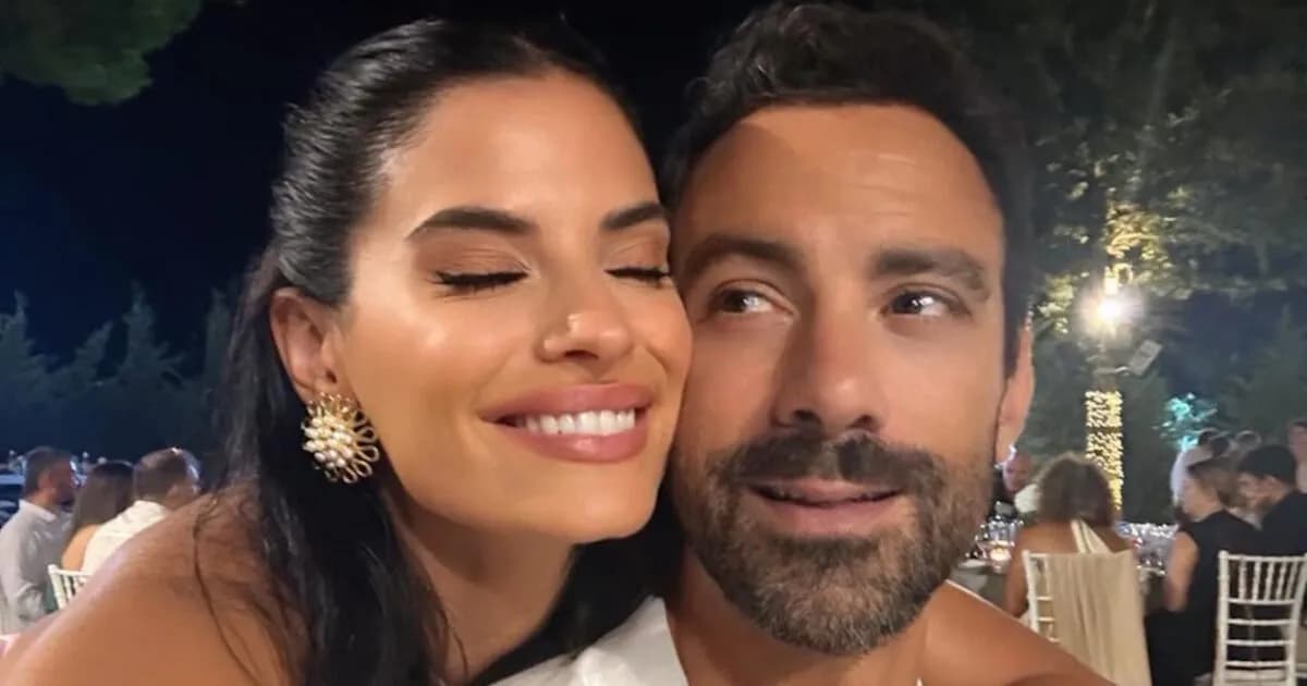 Ο Σάκης Τανιμανίδης κλείνει τα 45: η αγάπη της Μπόμπα