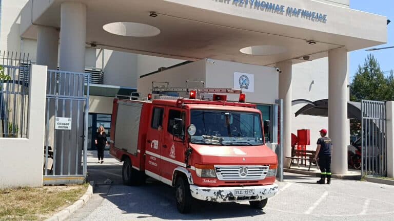 Φωτιά στα κρατητήρια του Αστυνομικού Μεγάρου Μαγνησίας