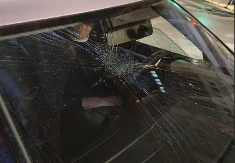 Η Δημοτική Αστυνομία Αθηνών δέχθηκε επίθεση στα Εξάρχεια