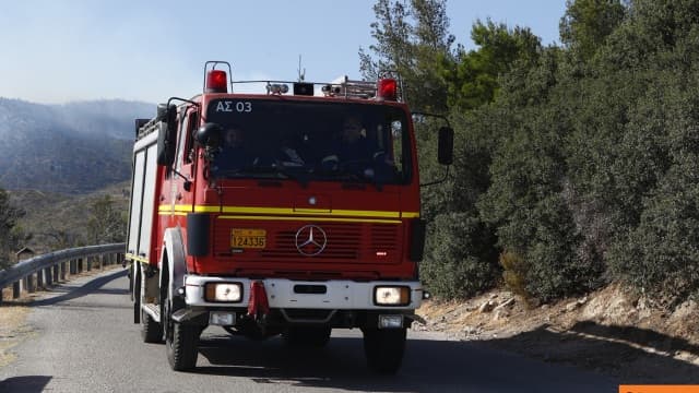 Αυτοκίνητο έπεσε σε γκρεμό στην Πάρνηθα