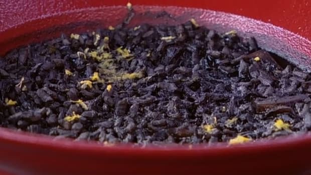 Το ριζότο με μελάνι σουπιάς του Δημήτρη Σκαρμούτσου