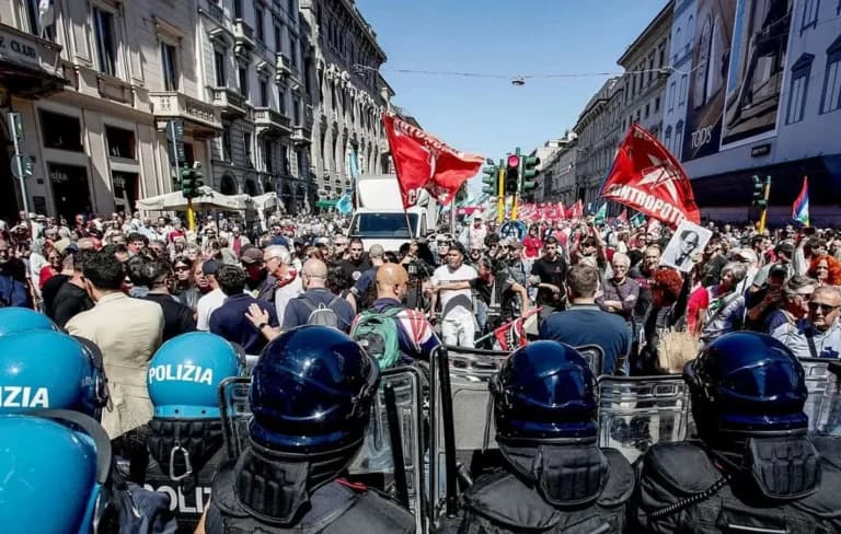 Επίθεση με αεροβόλο σε πορεία της Απελευθέρωσης στη Ρώμη
