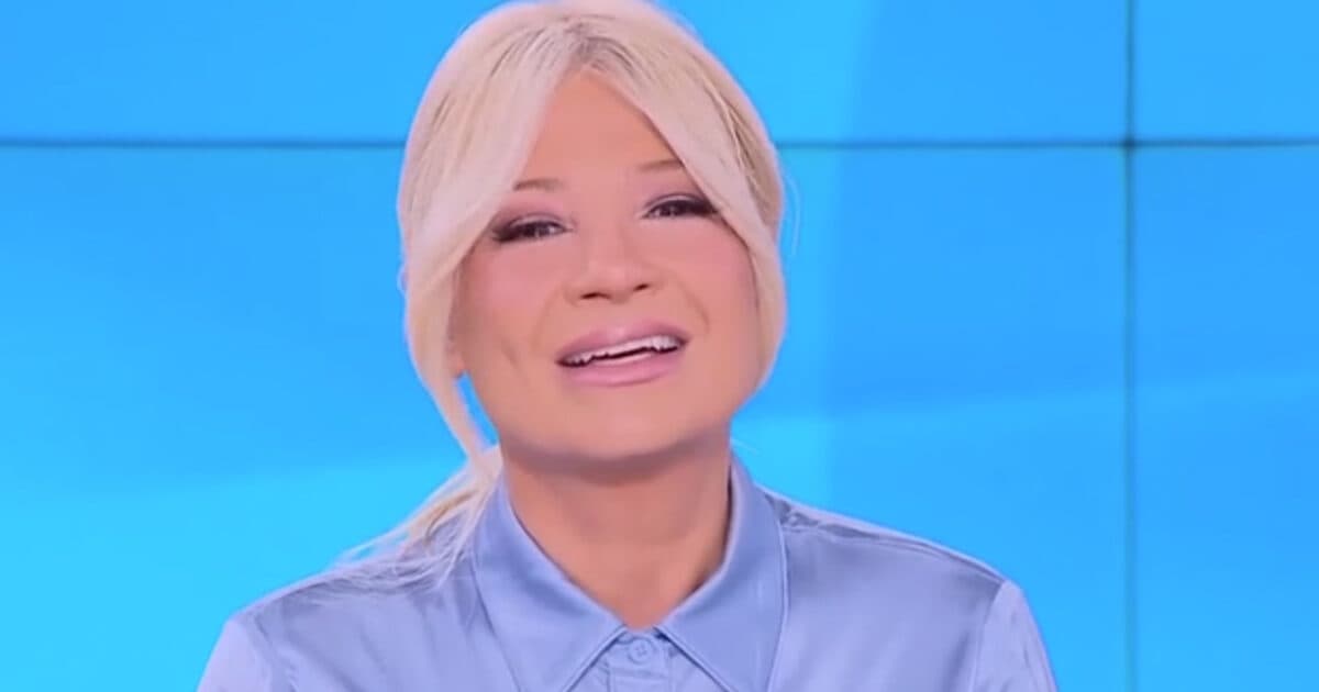 Η Φαίη Σκορδά αποχαιρετά τον σκύλο της Μίκυ με δάκρυα