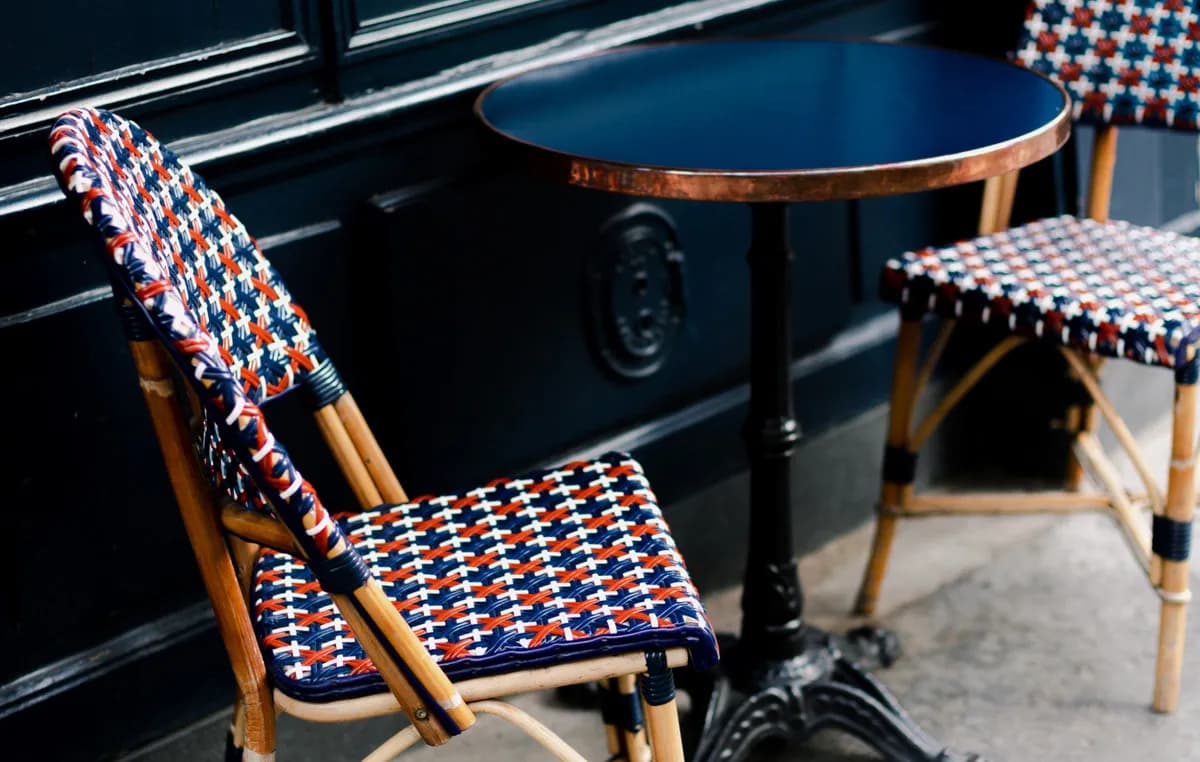 Οι καρέκλες Maison Louis Drucker στο σπίτι σας