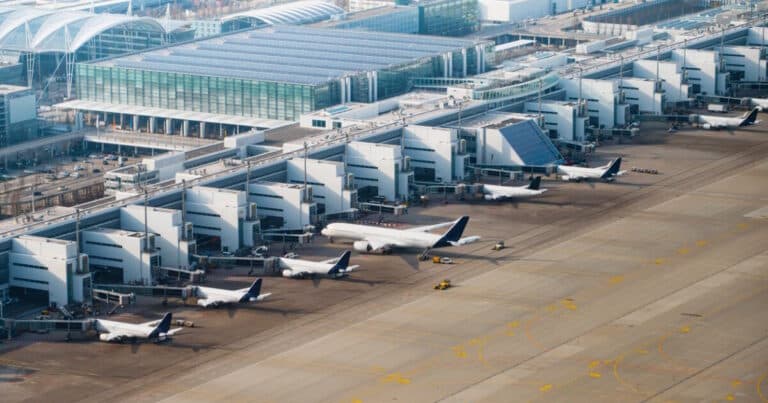 Οι αεροπορικές εταιρείες κόβουν πτήσεις λόγω καυσίμων