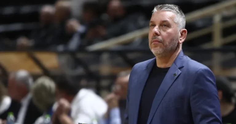 Ο Παπαθεοδώρου με δάκρυα για την παραμονή του Μαρουσίου