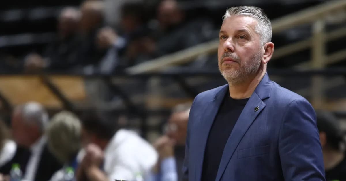 Ο Παπαθεοδώρου με δάκρυα για την παραμονή του Μαρουσίου