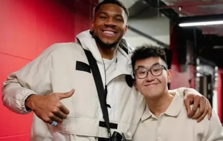 Ο Γιάννης Αντετοκούνμπο στο Αλεξάνδρειο για Άρη-Πανιώνιο