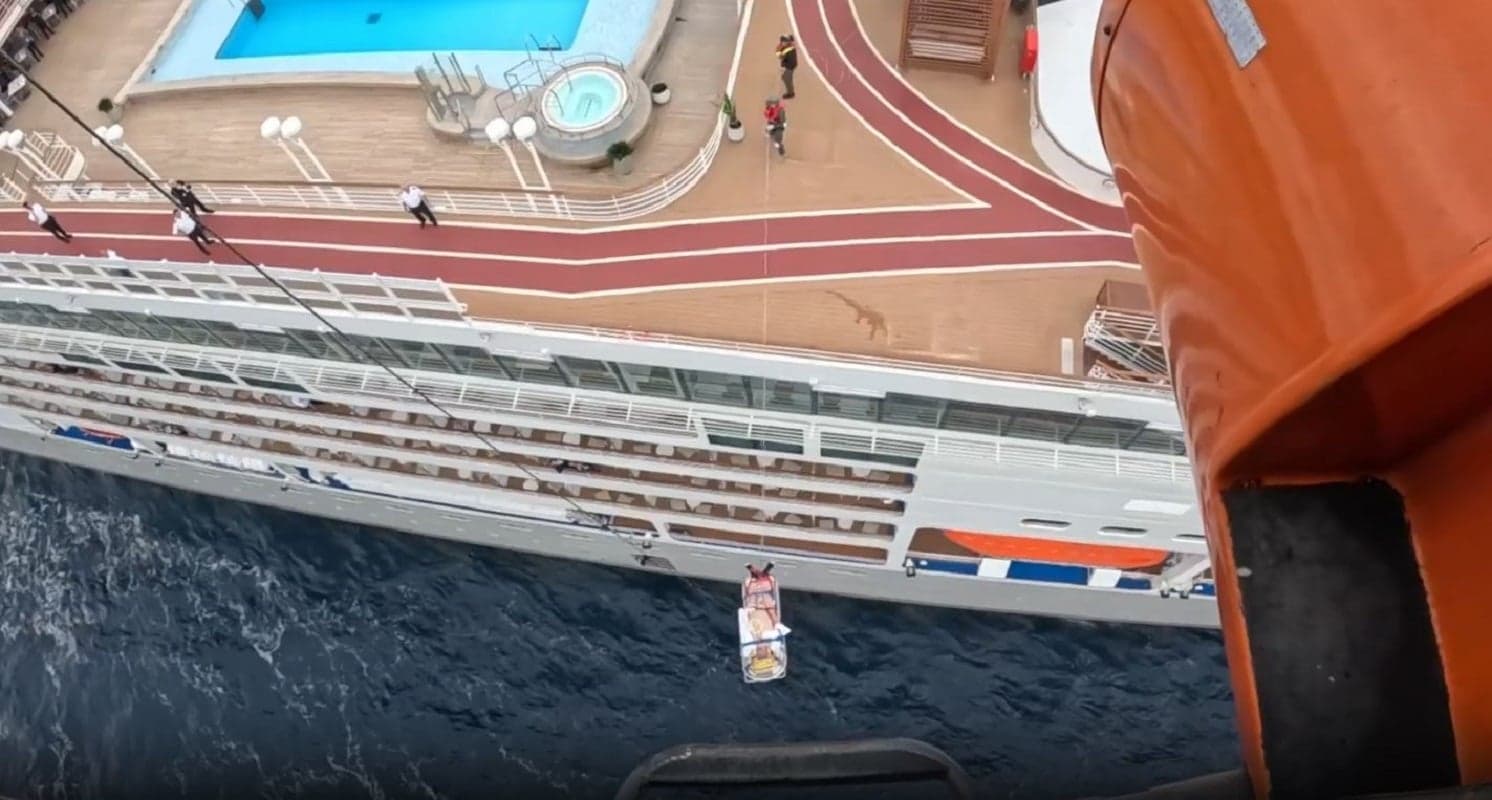 Αεροδιακομιδή επιβάτη από κρουαζιερόπλοιο στη Λήμνο