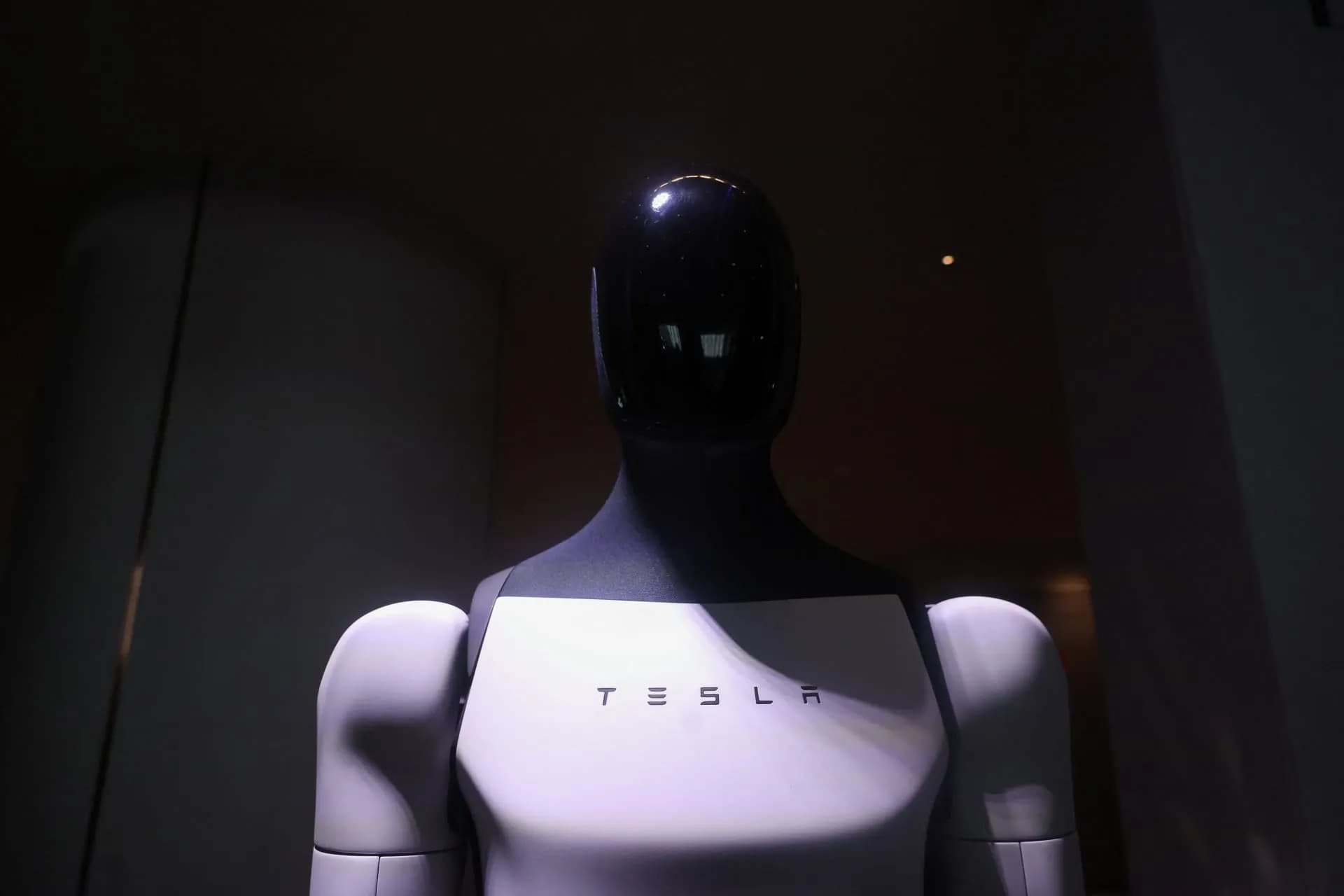Η Tesla επενδύει 25 δισ. δολάρια σε AI και ρομποτική