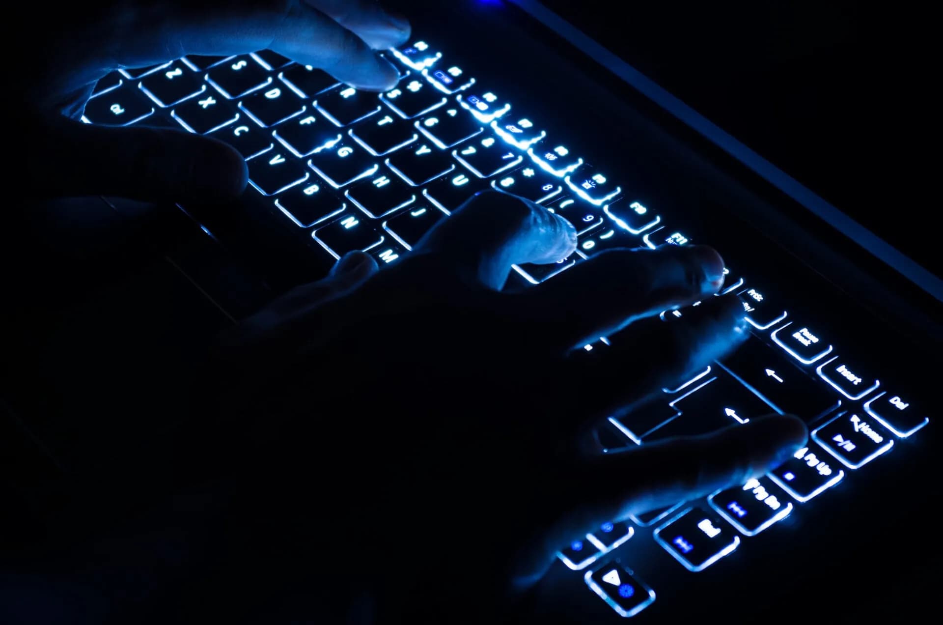 Ο Μητσοτάκης ζητά τέλος στην ανωνυμία του Διαδικτύου