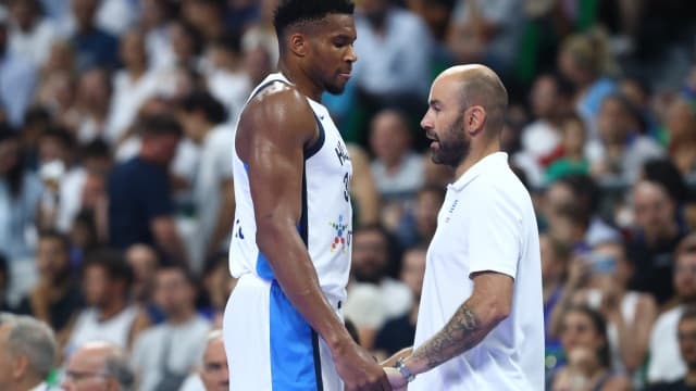 Ο Αντετοκούνμπο αποθεώνει τον Σπανούλη: «Απίστευτος προπονητής»