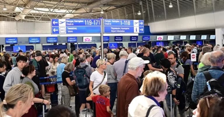 Εξαίρεση Βρετανών τουριστών από τον βιομετρικό έλεγχο στην Ελλάδα