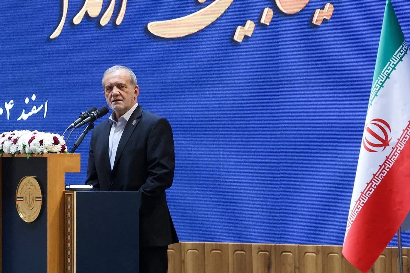 Ο Πεζεσκιάν καταγγέλλει τον ναυτικό αποκλεισμό των ΗΠΑ