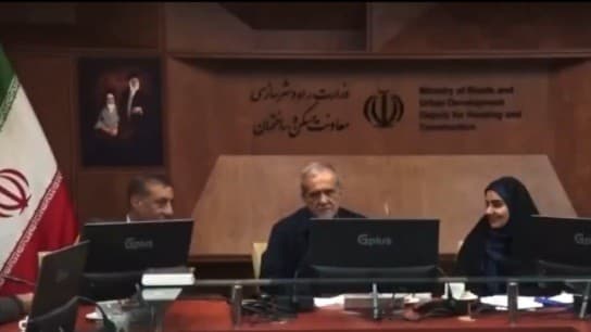 Βίντεο από υπουργικό συμβούλιο Ιράν: Η χαλαρή αντίδραση Πεζεσκιάν