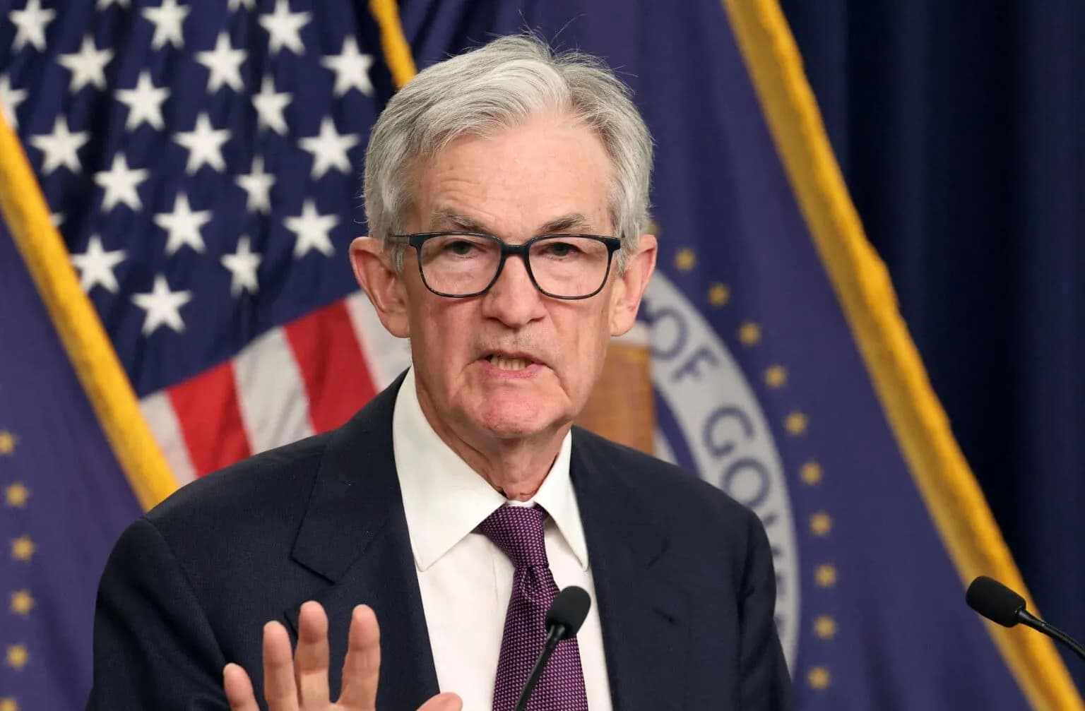 Η Fed διατηρεί αμετάβλητα τα επιτόκια στο 3,5-3,75%