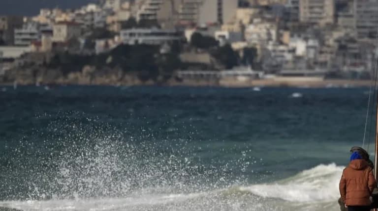 Έρχεται κακοκαιρία με βροχές και πτώση 10 βαθμών