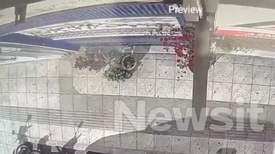 Αμόκ 29χρονου στον Άγιο Παντελεήμονα: 30 αυτοκίνητα διαλύθηκαν