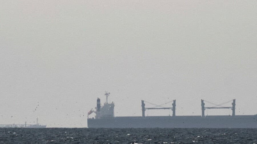 Το Ιράν έκλεισε τα Στενά του Ορμούζ — Επίθεση σε τάνκερ