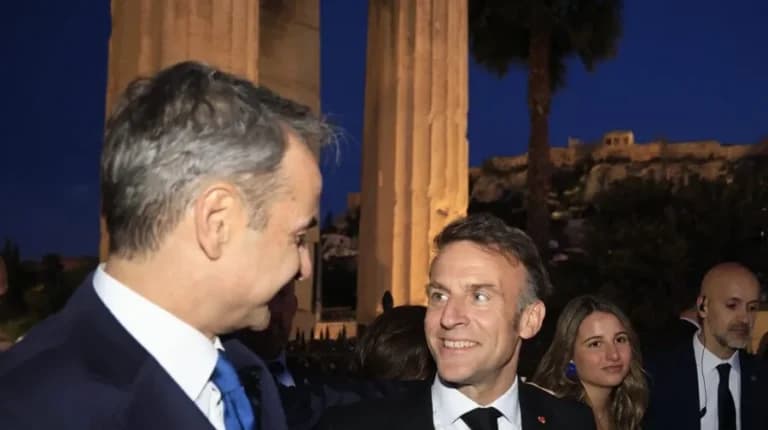 Ο Μακρόν εγγυάται: «Θα είμαστε εδώ» αν απειληθεί η Ελλάδα