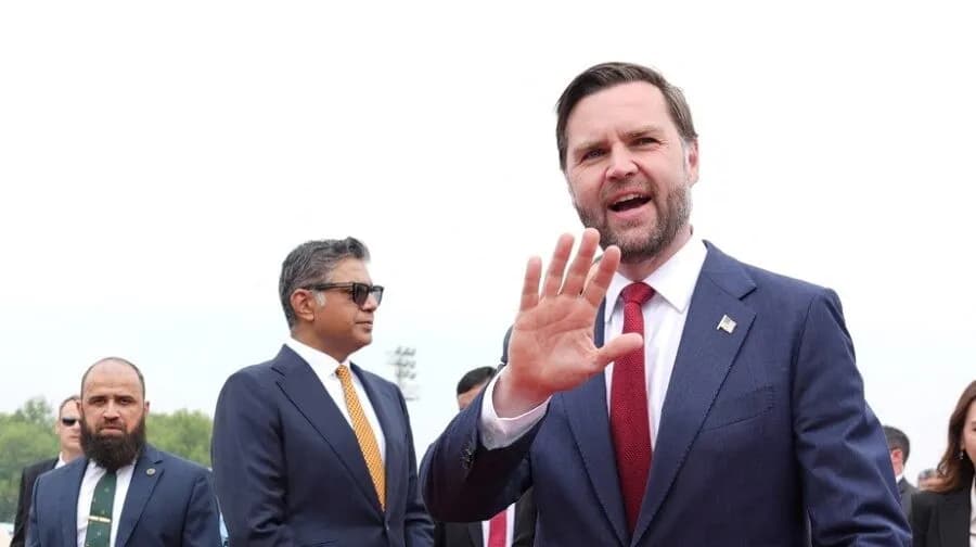 Ο Βανς αμφισβητεί το Πεντάγωνο για τα όπλα στο Ιράν