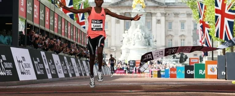 Ο Σάουε έσπασε το φράγμα των δύο ωρών στον Μαραθώνιο Λονδίνου