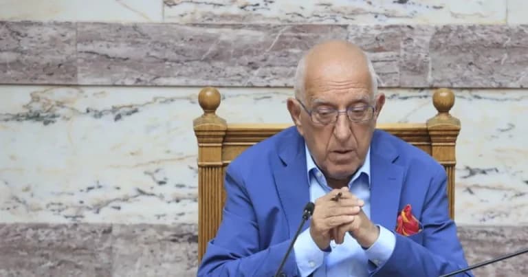 Ο Κακλαμάνης αναβάλλει ψηφοφορία για Ανεξάρτητες Αρχές