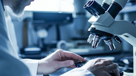 Η παραγωγή CAR-T θεραπειών ξεκινά στο ελληνικό σύστημα υγείας