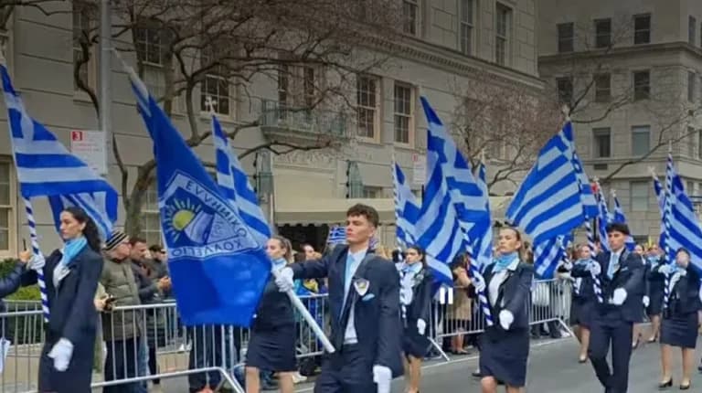 Η μεγάλη παρέλαση της 5ης Λεωφόρου για την 205η επέτειο