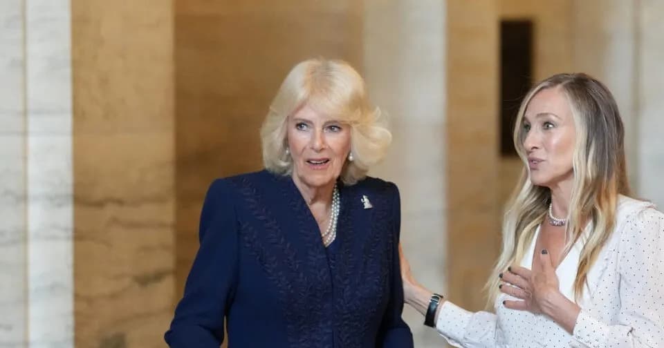 Η Βασίλισσα Καμίλα με την Πάρκερ στη Βιβλιοθήκη Νέας Υόρκης