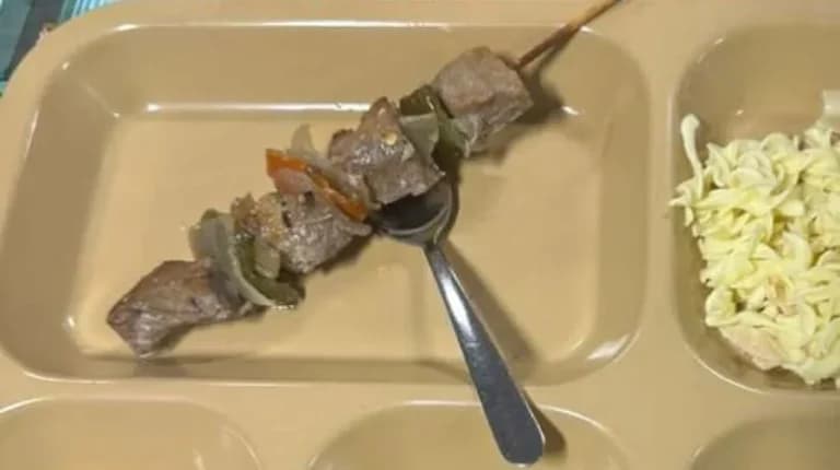 Πείνα ναυτών στο USS Lincoln: Σκάνδαλο και παύση Φίλαν