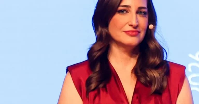 Η Δώρα Αναγνωστοπούλου μιλά για καριέρα και οικογένεια