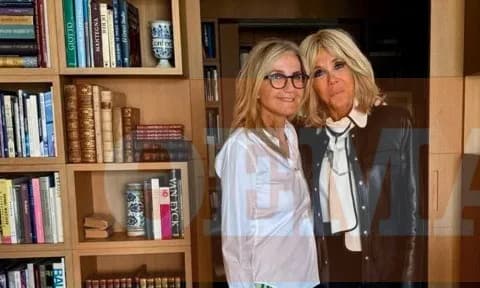 Η Μπριζίτ Μακρόν επισκέφθηκε τη Μαρέβα στο σπίτι της