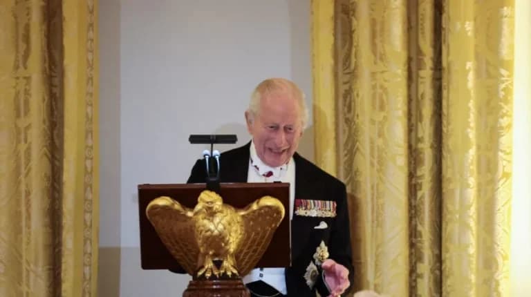 Ο Κάρολος «απάντησε» στον Τραμπ για τα Γερμανικά