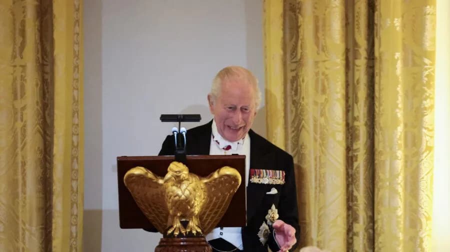 Ο Κάρολος «απάντησε» στον Τραμπ για τα Γερμανικά