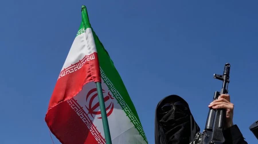 Ο Τραμπ: Βύθιση ιρανικών πλοίων και χάος στην Τεχεράνη