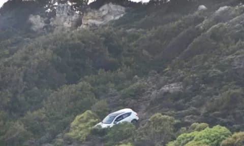 Τρόμος στη Ρόδο: Σύζυγος προσπάθησε να ρίξει οικογένεια σε γκρεμό