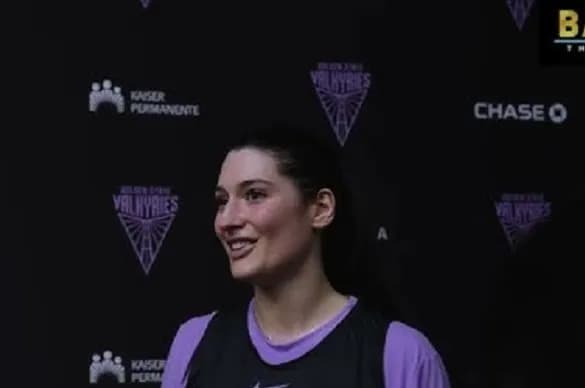 Η Μαριέλλα Φασούλα στο καμπ των Golden State Valkyries