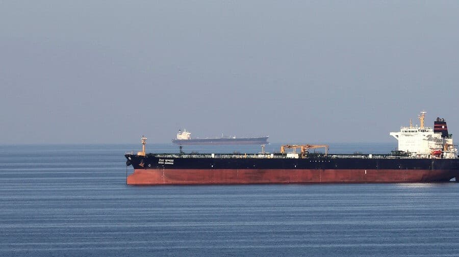 Τα Στενά του Ορμούζ ανοίγουν: Πτώση 9% στο πετρέλαιο
